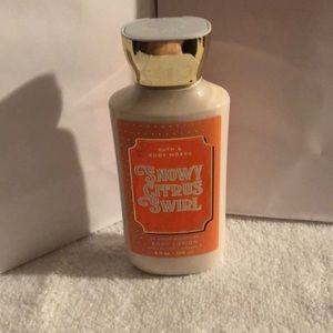 Bath & Body Works Snowy Citrus Swirl Body lotion. Never used